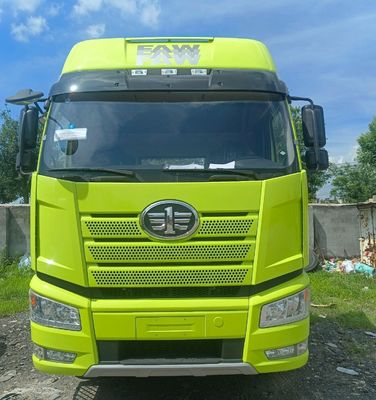 8005.000kg di peso lordo camion diesel J6p420HP per trainare semirimorchio in forte domanda