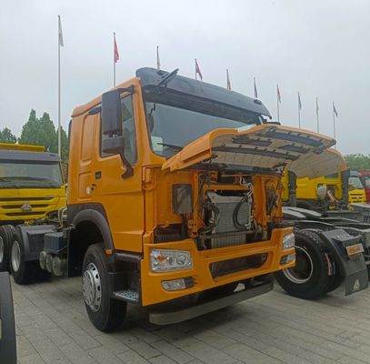 Trasmissione manuale HOWO Testa del camion diesel con serbatoio da 600L