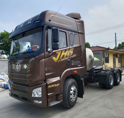 630 CV senza tubi di potenza di sterzo di gas trattore rimorchio camion 6 * 4 con scatola di carico in acciaio al carbonio