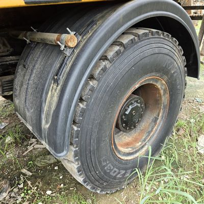 Camion pompatore a telaio Sinotruk con cabina con condizionatore d'aria e sistema di sterzo idraulico
