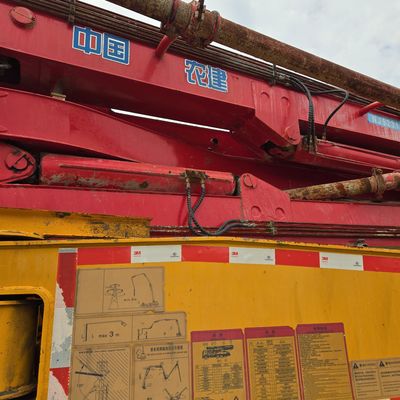 Camion pompatore a telaio Sinotruk con cabina con condizionatore d'aria e sistema di sterzo idraulico