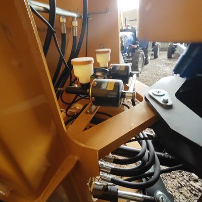 Carico accurato del materiale con caricatore compatto portatile giallo e motore Euro 5 495 volte