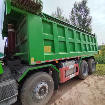 6X4 Sinotruk Dump Truck Chassis Heavy Duty Carbon Steel Cargo Box Motore Capacità 4-6L