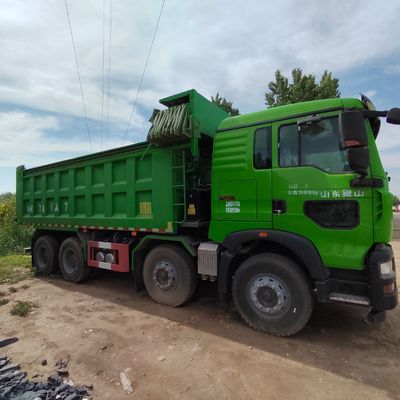 6X4 Sinotruk Dump Truck Chassis Heavy Duty Carbon Steel Cargo Box Motore Capacità 4-6L