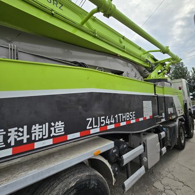Tipo di sollevamento anteriore Sinotruk Chassis Pump Trucks Capacità di carico 21-30t Sedile ≤5