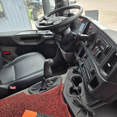Tipo di sollevamento anteriore Sinotruk Chassis Pump Trucks Capacità di carico 21-30t Sedile ≤5