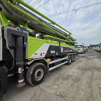 Tipo di sollevamento anteriore Sinotruk Chassis Pump Trucks Capacità di carico 21-30t Sedile ≤5