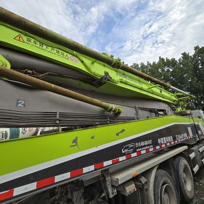 8×4 ruota motrice Sinotruk Chassis Pompa di calcestruzzo montata su camion con sistema di servosterzo