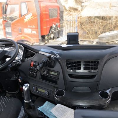 Opzione di personalizzazione Jh6 Heavy Duty 420HP Traktor Truck con sedile a sospensione pneumatica