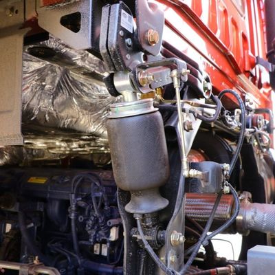 Camion spazzatura pesante FAW per l'Africa Chassis Sinotruk e alternatore 28V-1500 Kw