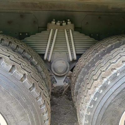 Chassis del camion da scarico Sinotruk Materiale della scatola di carico in acciaio al carbonio e standard di emissioni Euro 3