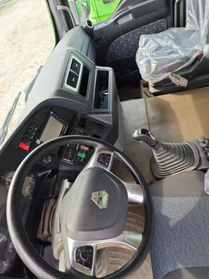 Chassis del camion da scarico Sinotruk dotato di condizionatore d'aria con potente motore diesel