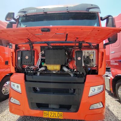 Sinotruk Used Second Hand HOWO Trasporto Cargo Truck CNG pesante 6X4 Truck trattore