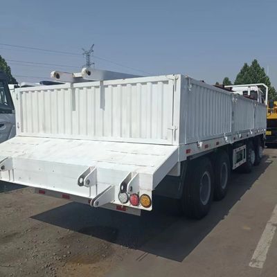 Durable HOWO 371 Dump Truck per la costruzione 6.8x2.5x3.8m Garanzia di rimborso di 30 giorni