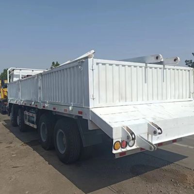 Durable HOWO 371 Dump Truck per la costruzione 6.8x2.5x3.8m Garanzia di rimborso di 30 giorni