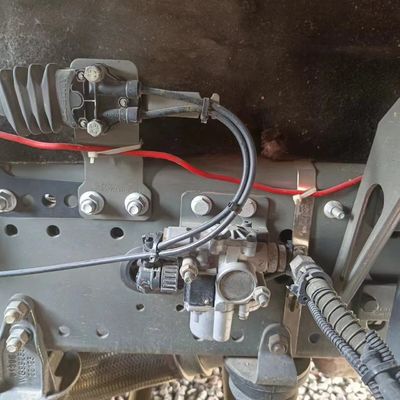 Trasportatore a GNC da 480 CV con sedile a sospensione pneumatica