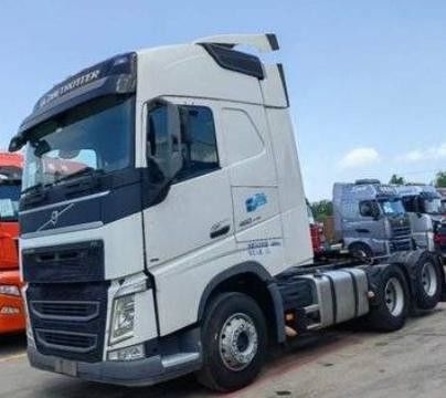 Volvo prime s Trattore usato Aggiornato a 460 CV 6X2r National V con sterzo idraulico