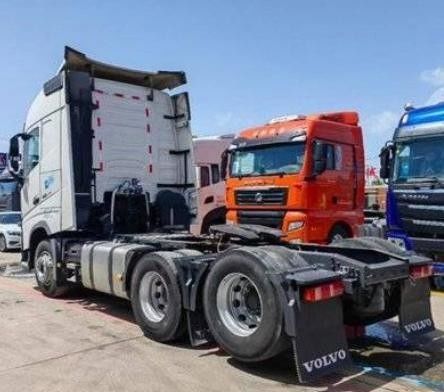 Volvo prime s Trattore usato Aggiornato a 460 CV 6X2r National V con sterzo idraulico