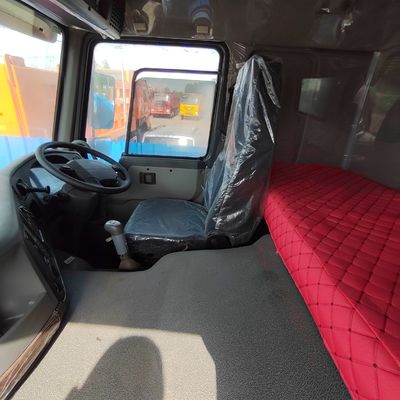 Euro 5 Sinotruck Rhd HOWO 6X4 371HP 30t 40t 50t camion a cappello con caratteristiche personalizzate