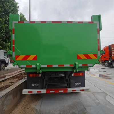 Camioneria della spazzatura azionata con telaio Sinotruk Shacman e cabina dell'aria condizionata