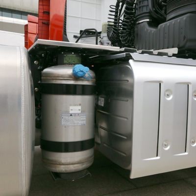 Trattore pesante, rimorchio, rimorchio con serbatoio di carburante da 400 litri e 351-450 CV