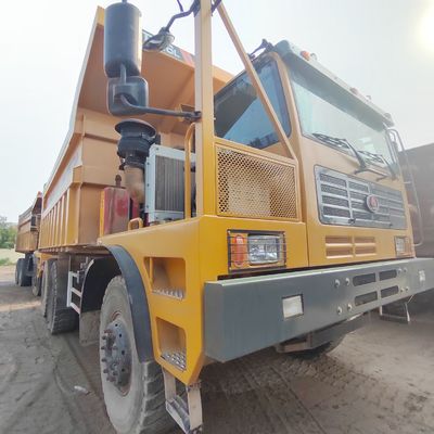 Dispositivo di scarico pesante a trasmissione manuale su telaio Sinotruk con sterzo azionato