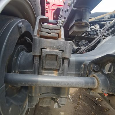 Chassis a scarico con sistema di sterzo idraulico azionato e capacità motore 4-6L