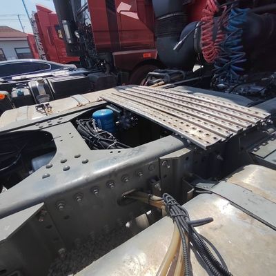 Capacità di carico di 30 t Tipo di trasmissione manuale Pesante Sinotruk Chassis Tipper Truck