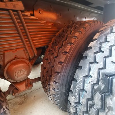 Trasporti industriali Sinotruck 6X4 Tipper Truck con capacità di carico di 30 t e pneumatici