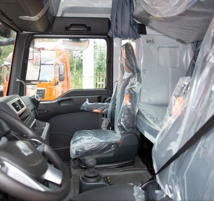 Sedile a sospensione pneumatica e serbatoio di carburante da 600L combinazione perfetta per trainare semirimorchio