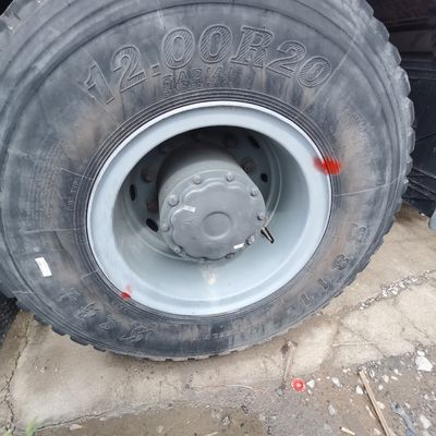 Trattore a serbatoio da 600 litri con motore da 480 CV e sedile del conducente a sospensione anteriore