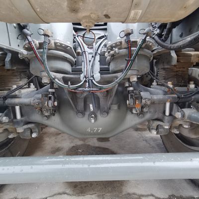 Trattore a serbatoio da 600 litri con motore da 480 CV e sedile del conducente a sospensione anteriore