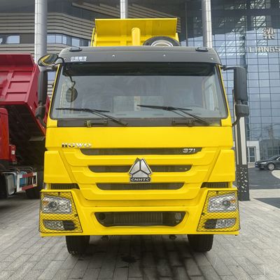 Haowo Dump Truck da Cina capacità di carico 21-30t Equipaggiato con cabina di aria condizionata
