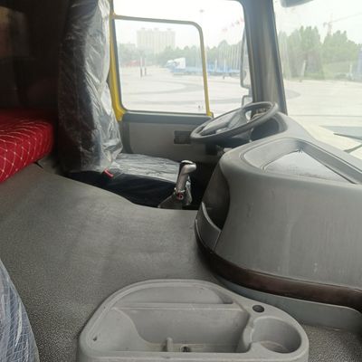 Haowo Dump Truck da Cina capacità di carico 21-30t Equipaggiato con cabina di aria condizionata