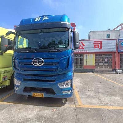 Camion Jiefang J7 con motore da 560 cavalli Euro 5 Standard di emissioni 6.8x2.5x3.8m