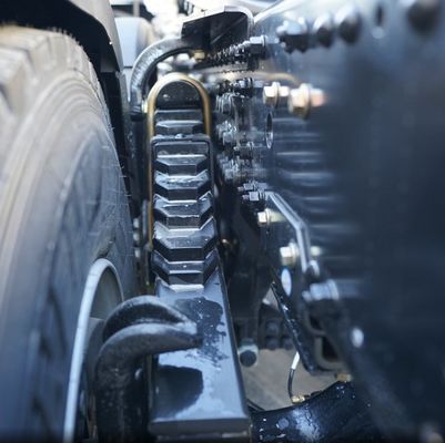 Trattore sinotruck a serbatoio di carburante da 400L per esigenze di rimorchio pesante personalizzate