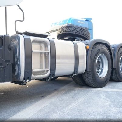 Camionetto FAW usato con sedile a sospensione a aria e serbatoio da 600 litri in buone condizioni