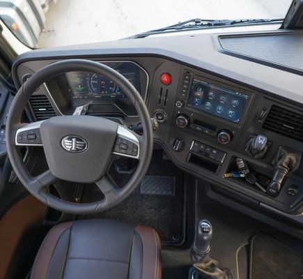 Camionetto FAW usato con sedile a sospensione a aria e serbatoio da 600 litri in buone condizioni