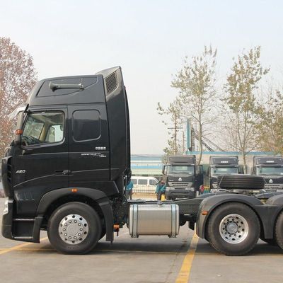 Sinotruck personalizzato HOWO 400HP Heavy Duty Tractor Trailer con 1000L Fuel Tank Diesel