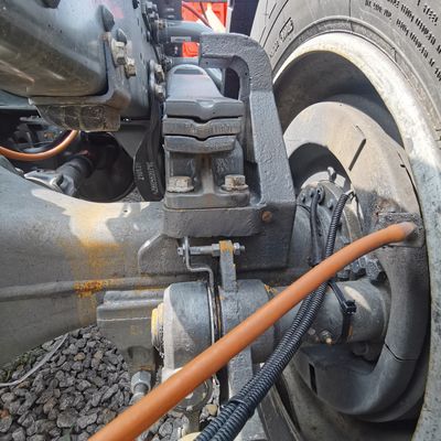 Camionetti a gomma Shacman con sedili in scatola di carico in acciaio al carbonio ≤5 600L