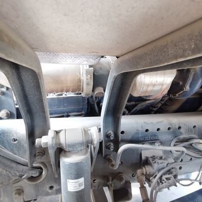 Chassis del camion pesante Sinotruk con sterzo idraulico e pneumatici senza tubo