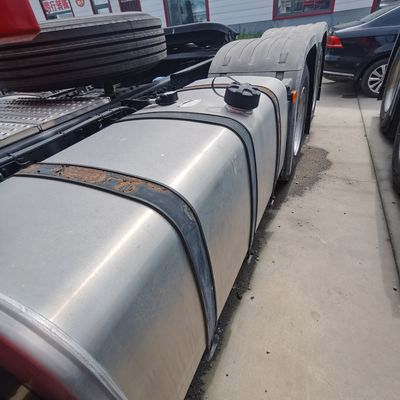 Chassis del camion pesante Sinotruk con sterzo idraulico e pneumatici senza tubo
