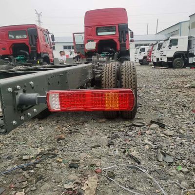 Durata di vita ≤ 1 anno HOWO Camion di carico pesante con serbatoio di carburante e pneumatici da 400 a 600 litri