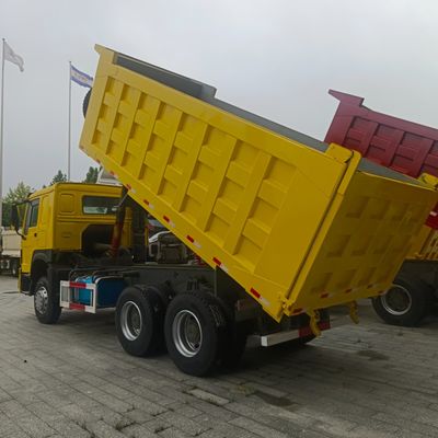 Camion di trasporto a scarico automatico a motore diesel HOWO 4-6L Capacità del motore e costo di spedizione