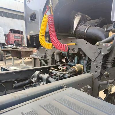 Soluzione di rimorchiamento di scarico Shacman Truck HOWO con sedile a sospensione pneumatica 351-450 CV Sedile ≤5