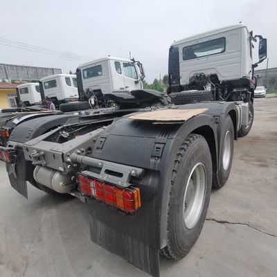 6×4 ruota motrice Sinotruk trattore pesante con sedile a sospensione a aria e serbatoio di carburante da 600L