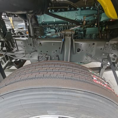 Testa di trattore usata con serbatoio di carburante da 600L per il rimorchiamento di semirimorchi dimensioni del pacchetto personalizzate