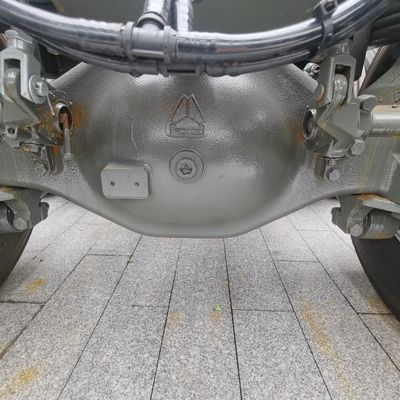 Trattore pesante 6X4 certificato ECE con serbatoio del carburante da 1000 litri e sedile del conducente a sospensione pneumatica