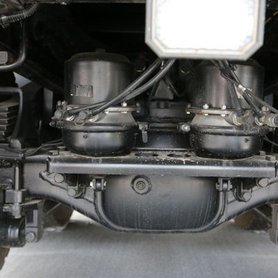 Beiben Heavy Duty 8X4 Trucks 320 HP 5,6 Meter Self Dumping Used Sinotruck con 6 mesi