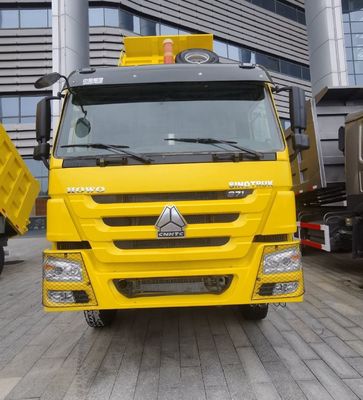 Il cliente ha bisogno di un camion articulato Sitrak con serbatoio di carburante da 600 litri e sedile a sospensione aerea